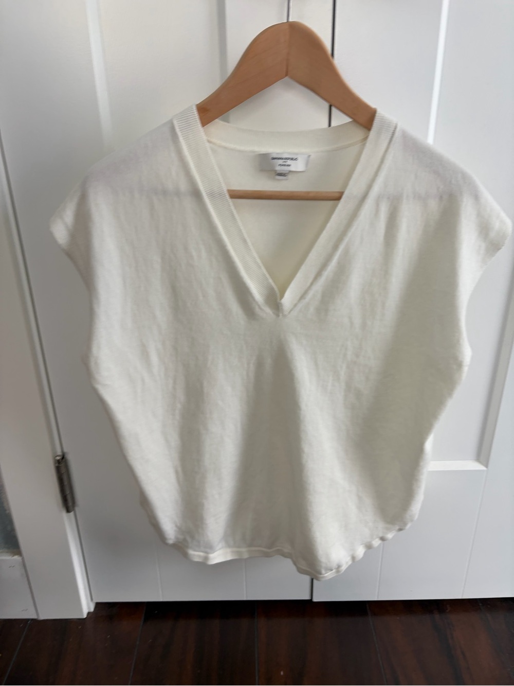 Banana Republic Forever Cream V-Neck Sleeveless Knit Top